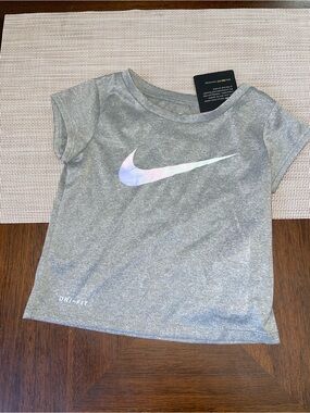 Nike Dri-Fit Toddler Girl 2T Gray T-Shirt NWT Short Sleeve Athletic Top
